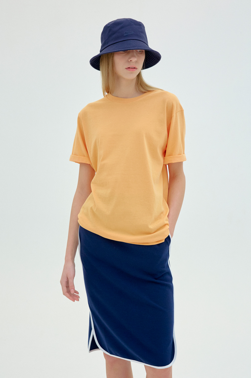 clove - Unisex T-Shirt (Orange)