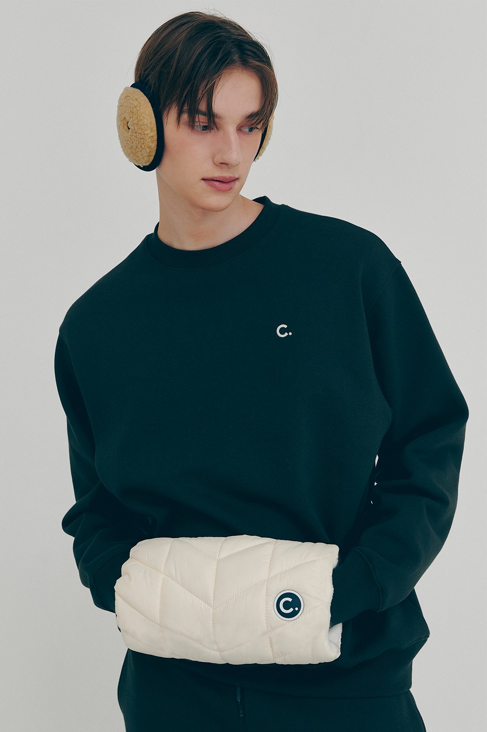 clove - [FW21 clove] Quilted Body Bag (Ivory)