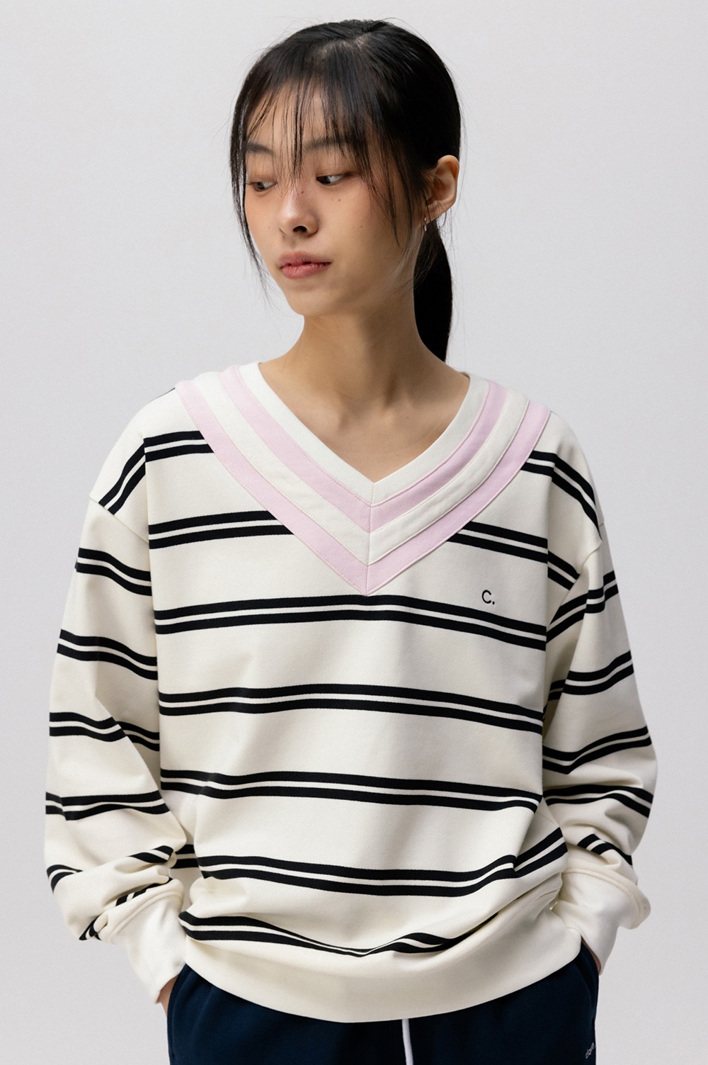 clove - [24SS clove] Stripe V-neck Sweatshirt (Ivory)